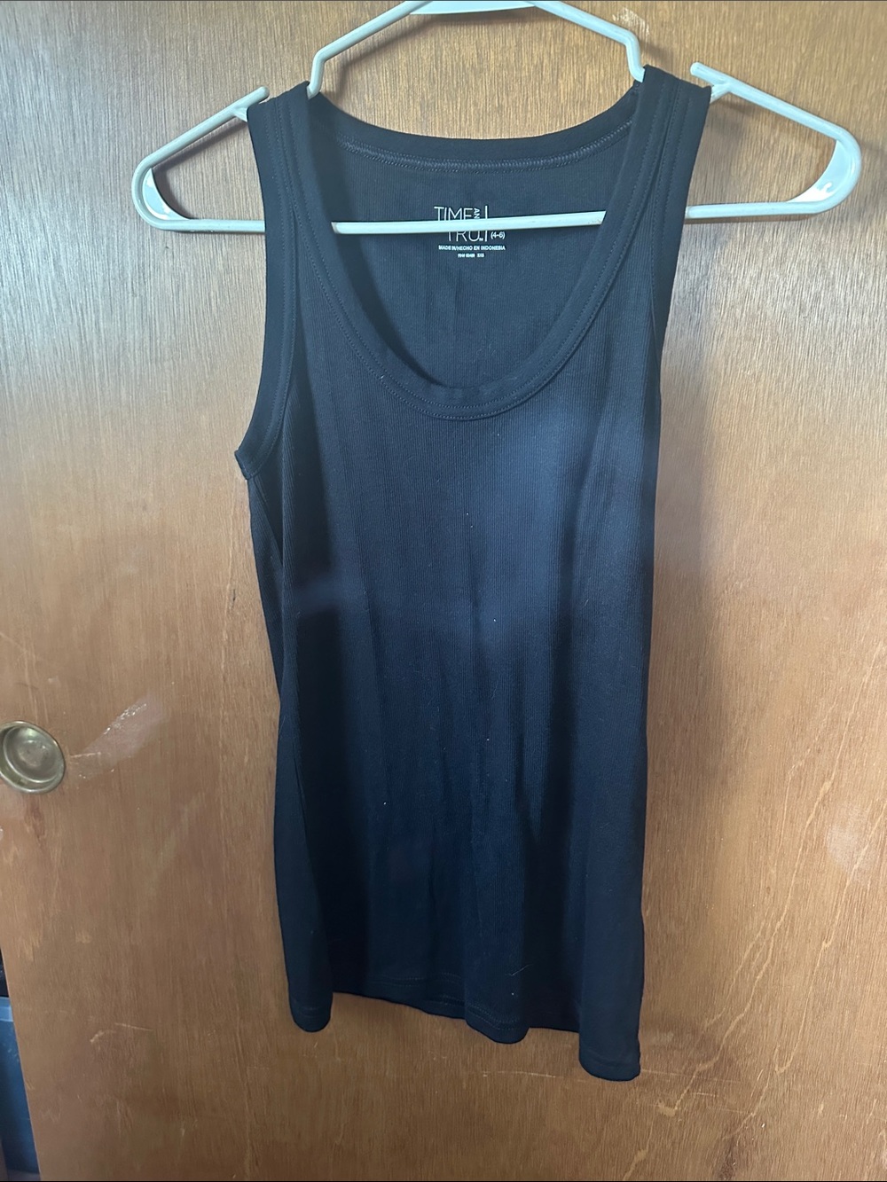 Time and Tru Women's Black Scoop Neck Tank